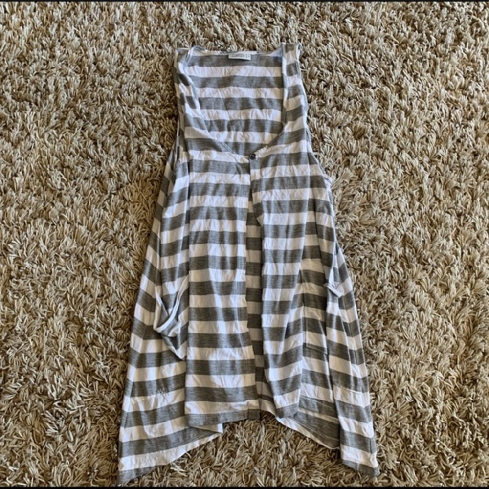 Feather vest cardigan • fits like a medium (size 1)